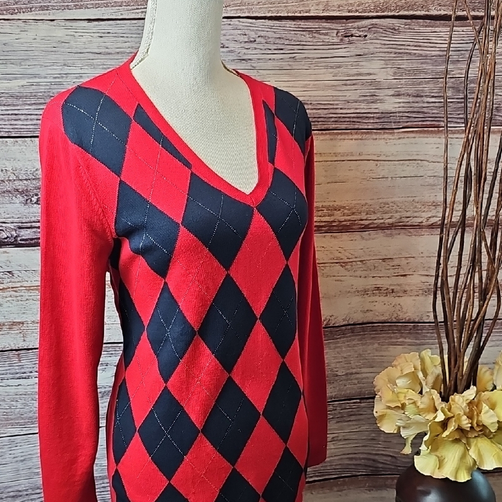 TOMMY HILFIGER RED & BLACK ARGYLE LONG SLEEVE V NECK PULLOVER SWEATER